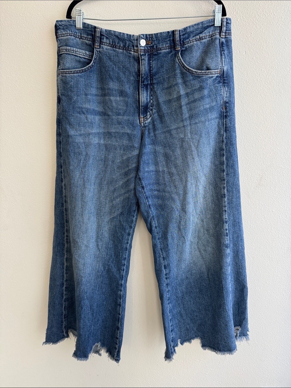 Pilcro Women's Adi Regenerative Cotton Mid-Rise Flare Jeans Size 32P Petite 36” - Picture 3 of 9